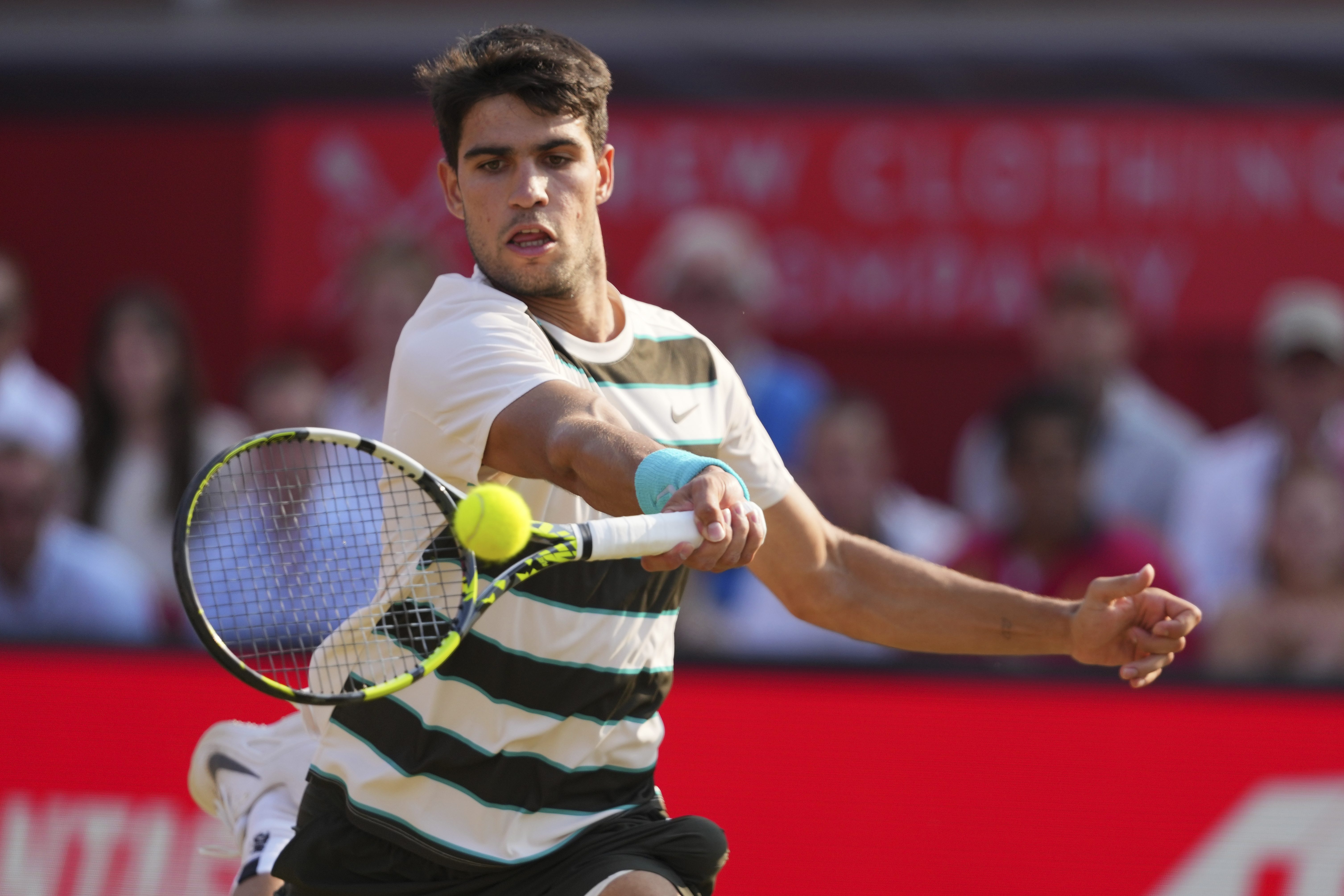 包含德国网球队翻盘澳大利亚网球队，阿尔卡拉斯关键制胜的词条