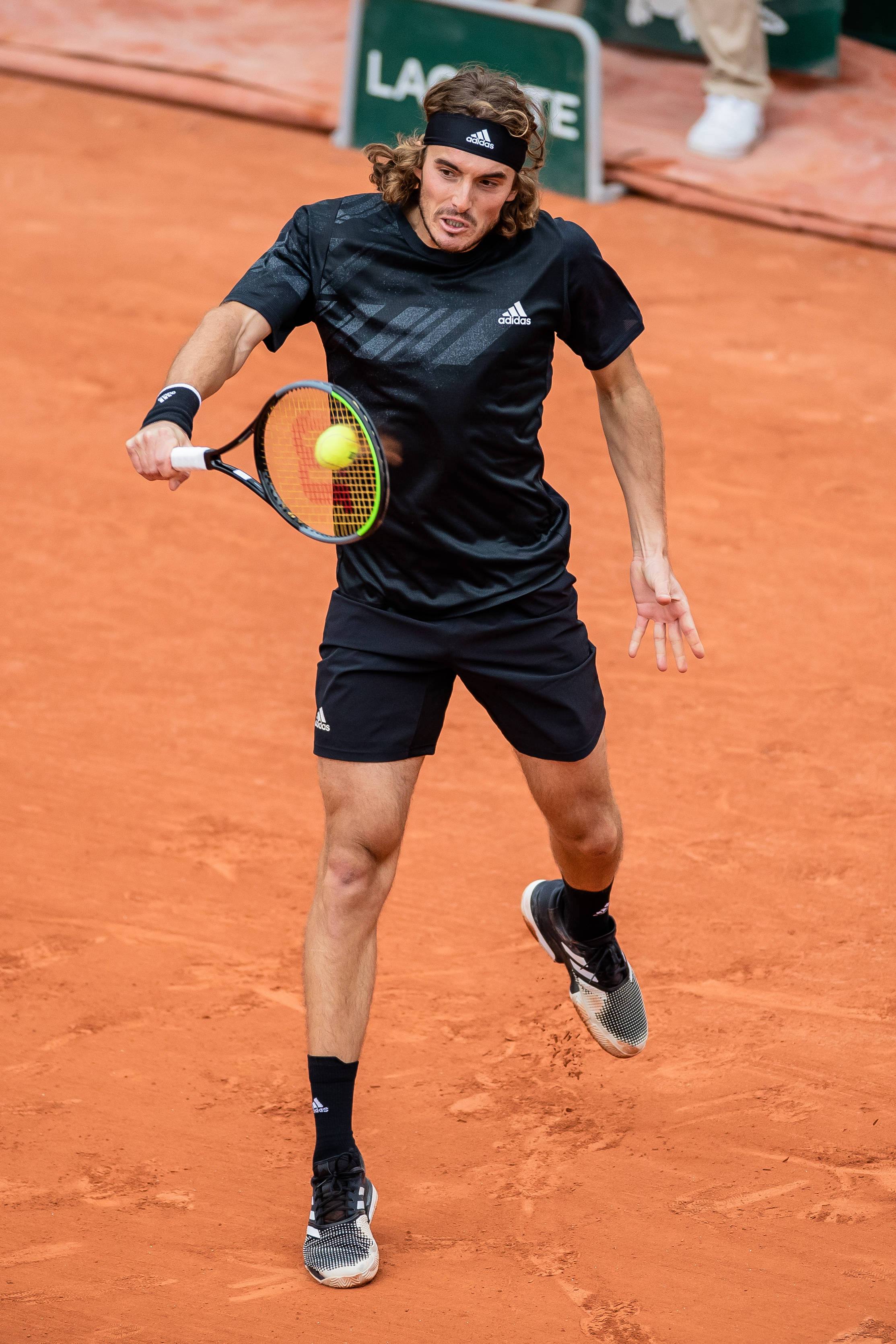 世界网球队力克法国网球队，西西帕斯完成帽子戏法的简单介绍