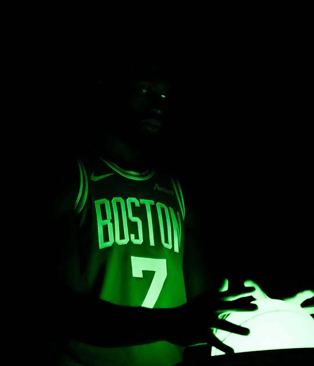 黄蜂轻取凯尔特人B队，杰伦·布朗关键制胜的简单介绍