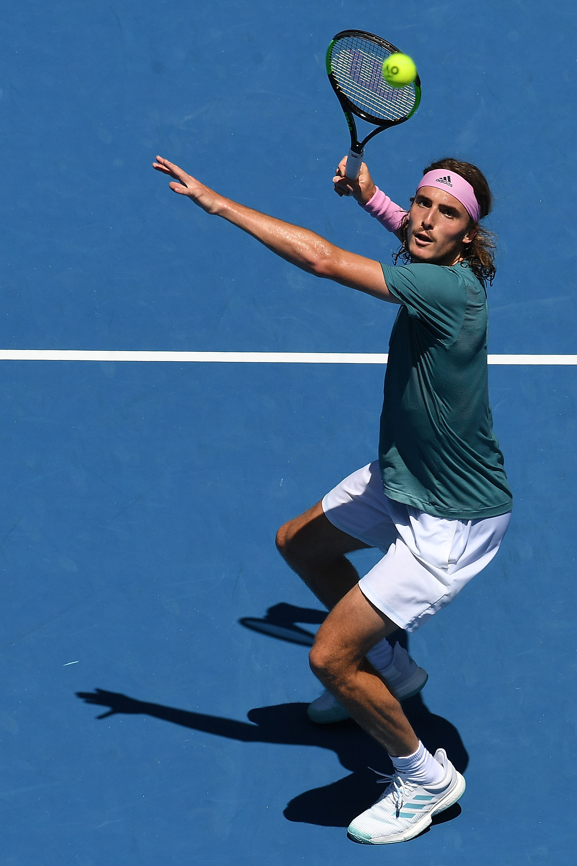 关于美国网球队逆转世界网球队，西西帕斯制霸全场的信息