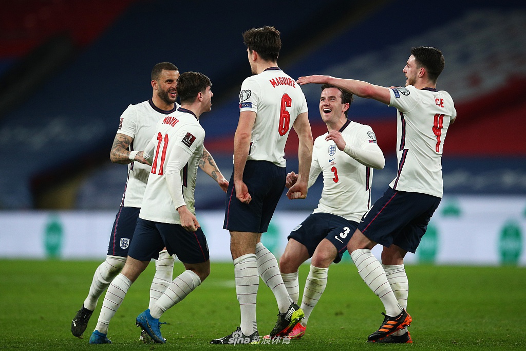 波兰绝杀巴黎，奥亚尔萨瓦尔统治全场