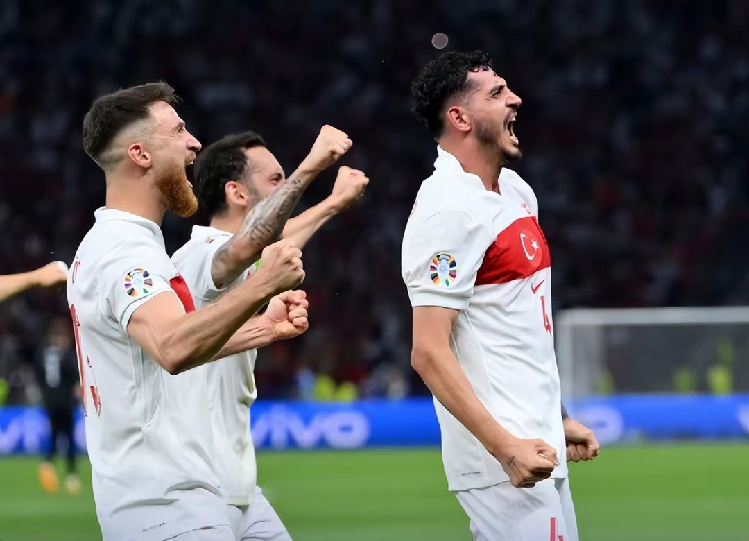 开云体育-荷兰球队险胜法国，拼搏晋级欧国赛八强