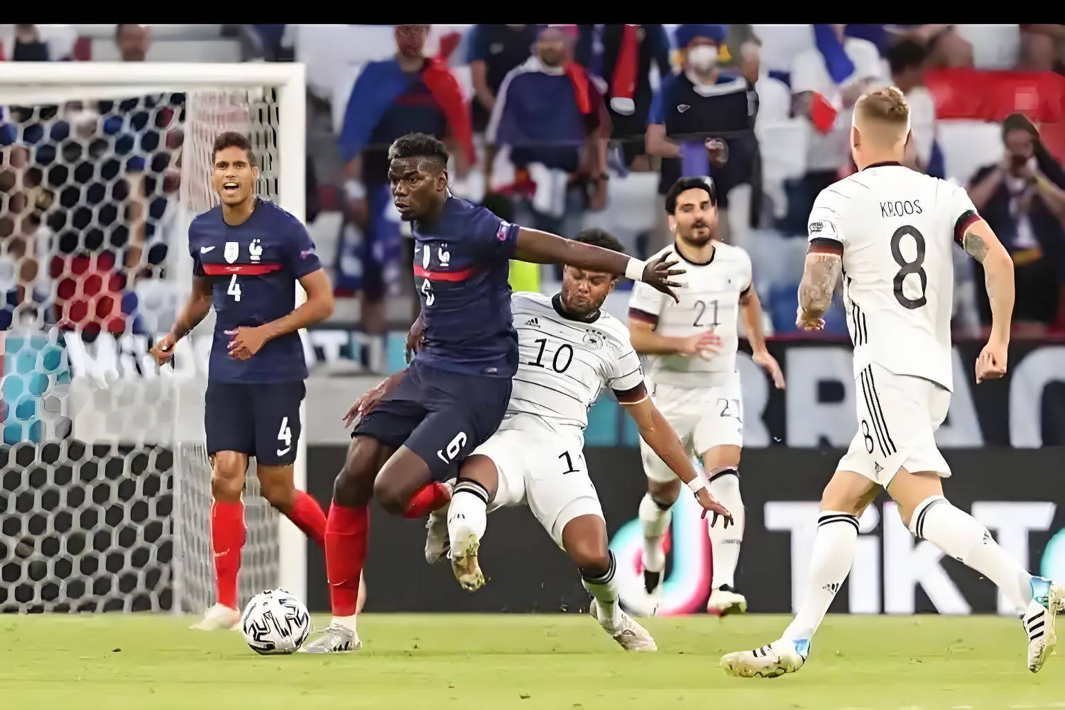 荷兰球队险胜法国，拼搏晋级欧国赛八强