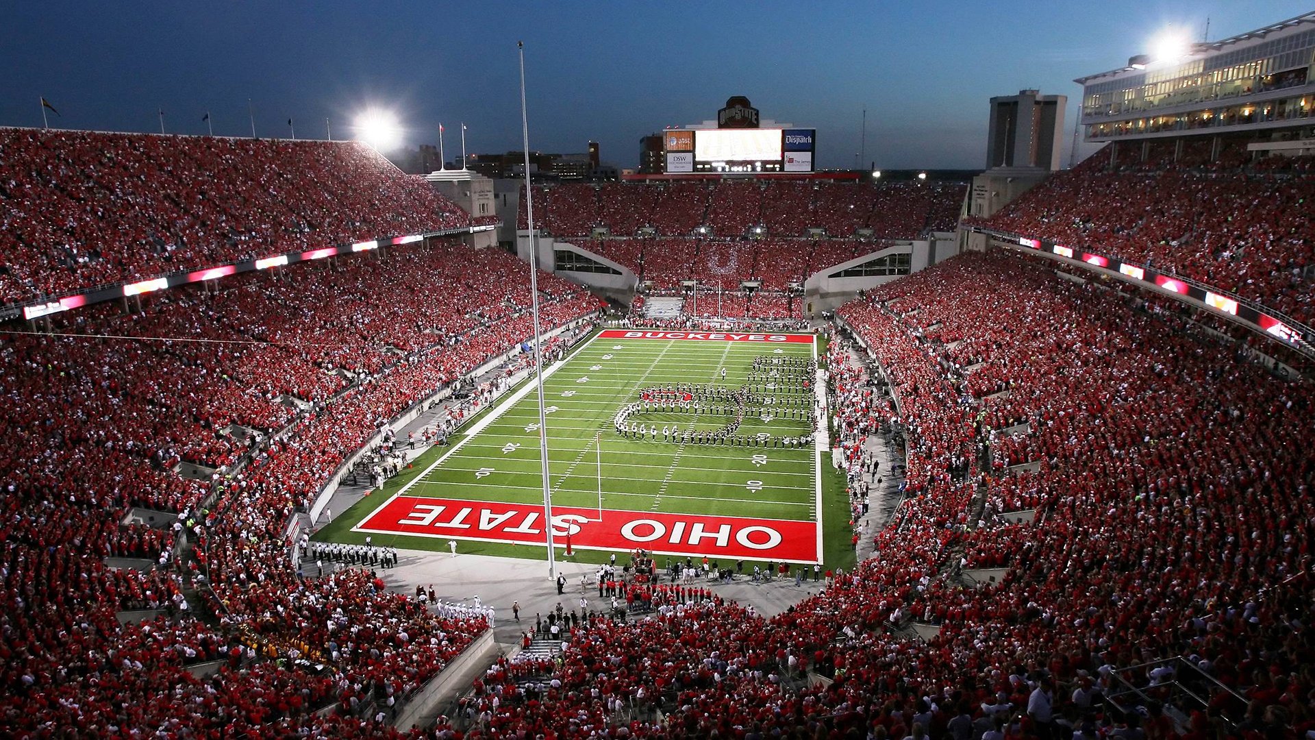 赛道与球场，新赛季揭幕战的双重焦点